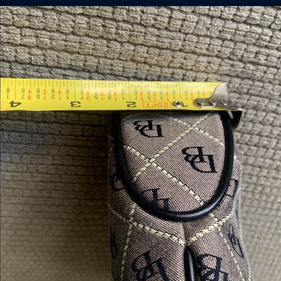 Dooney and Bourke purse - Picture 4 of 6